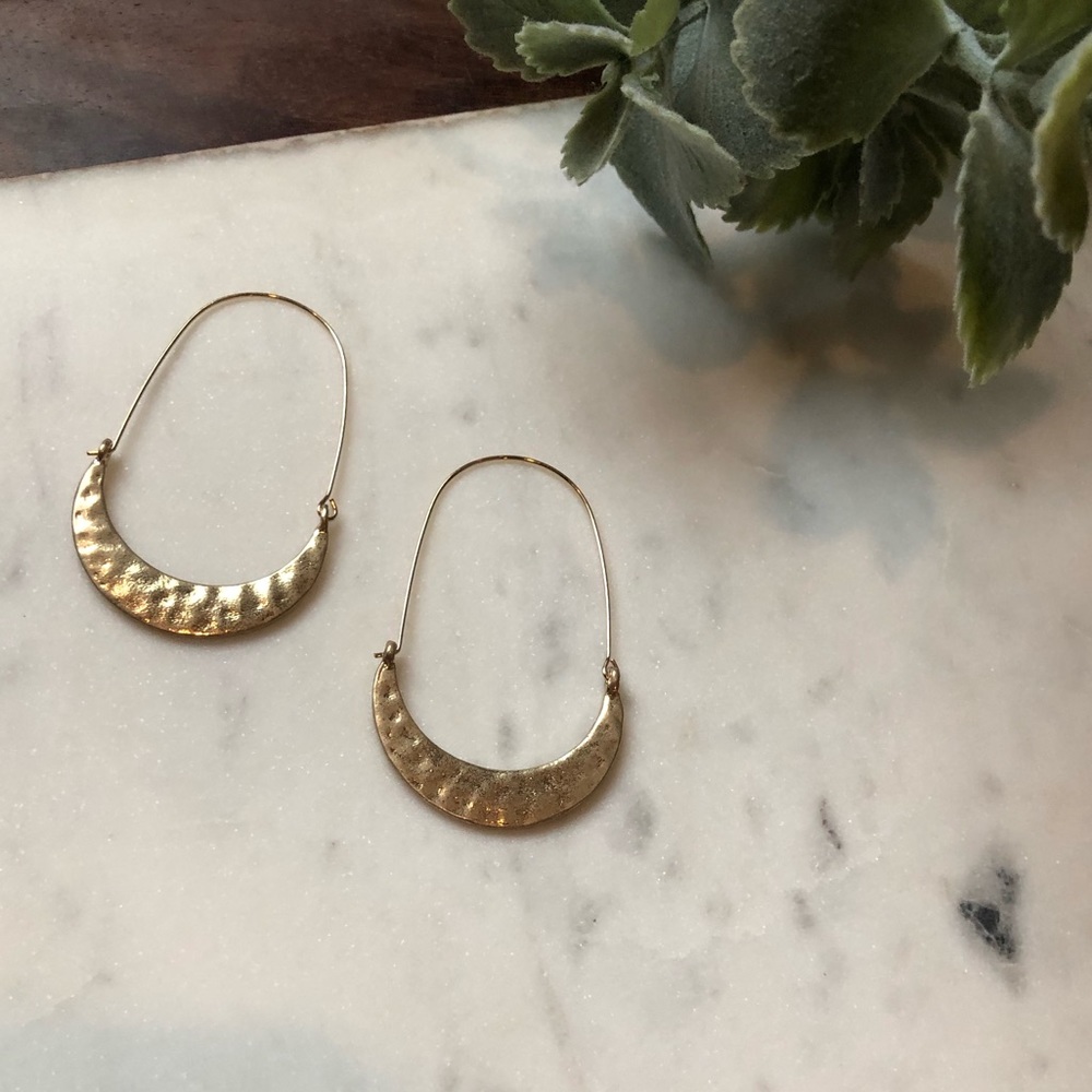 The Scarlett - Semi-Circle Vintage Gold Hoops - Picture 5 of 6